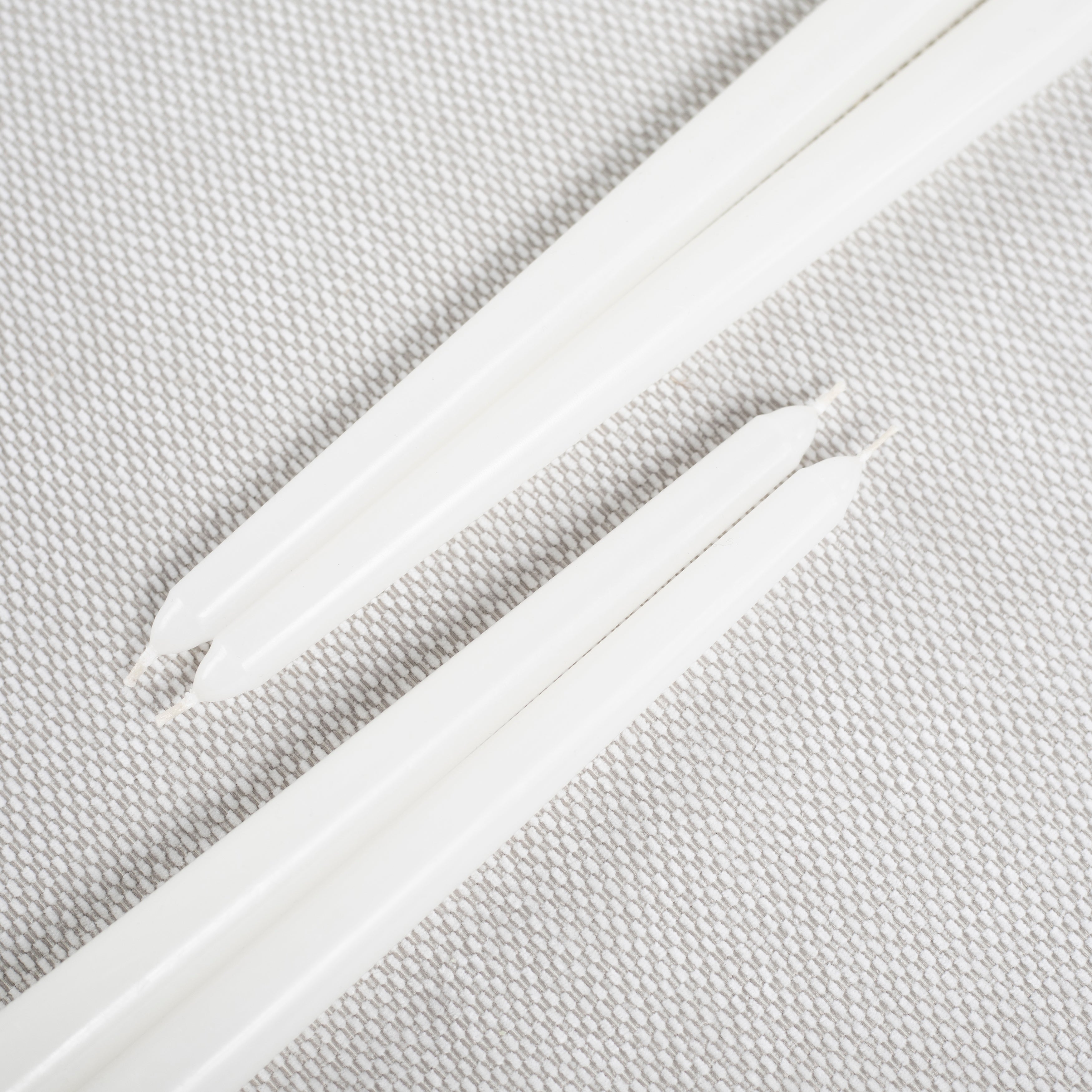 CANDWAX White Taper Candles